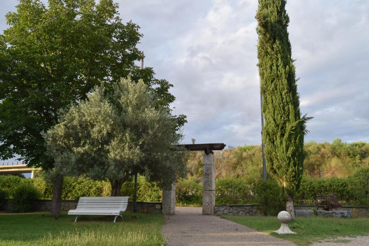 Hotel Las Casitas Del Jardin Tudela de Duero ภายนอก รูปภาพ